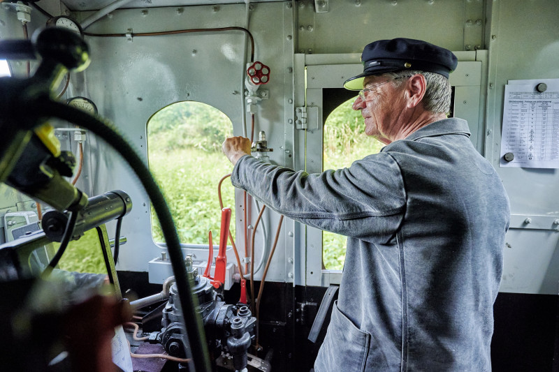 Schaffner im F&uuml;hrerstand