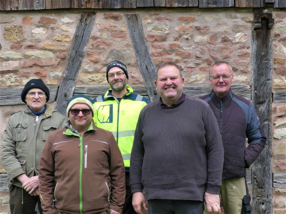 Gruppenbild mit fünf Personen