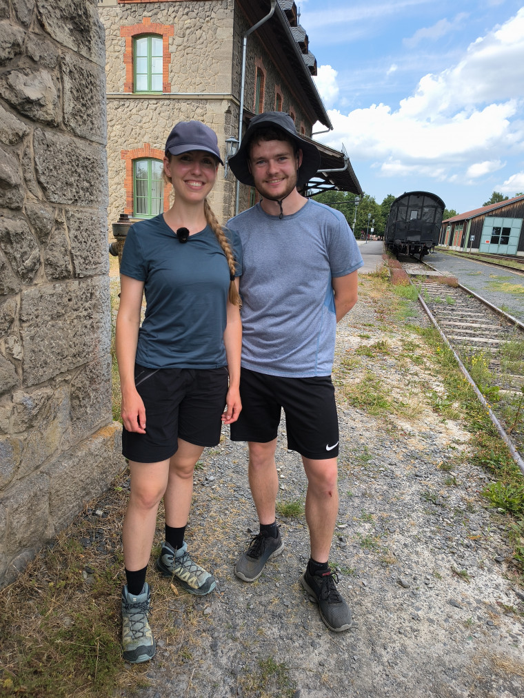 Mona Trabold und Niclas Reis von der Universität Würzburg